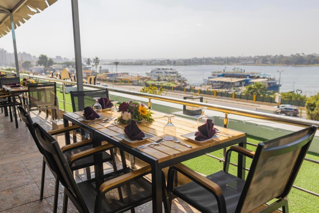 Ultra Loaloa Nile Maadi Hotel Kairo Exteriör bild